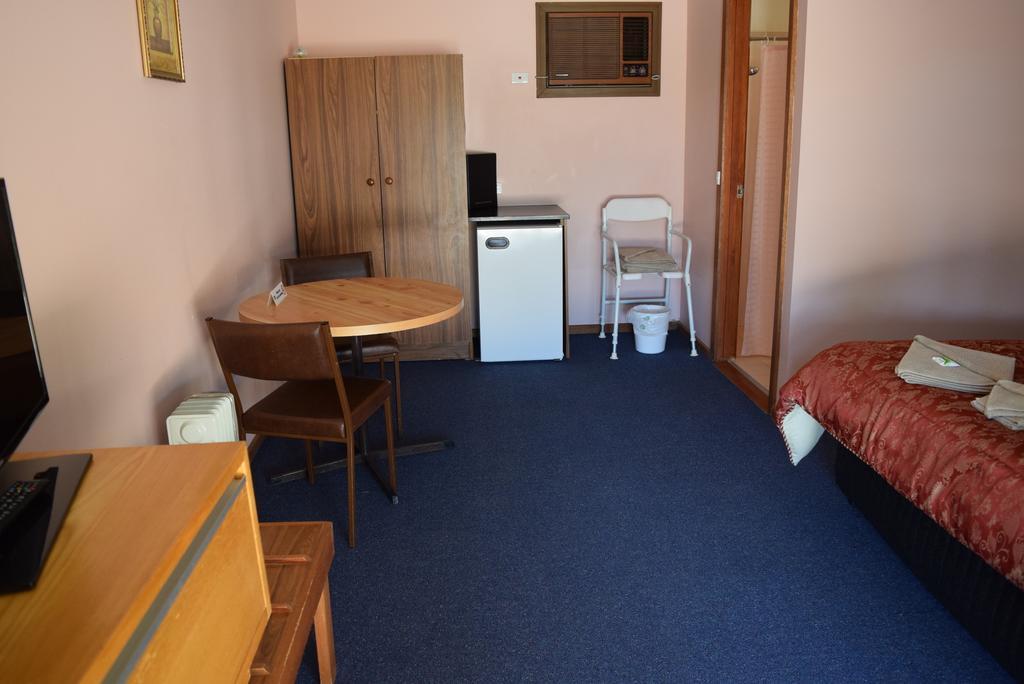 Roundhouse Motel Peterborough Zimmer foto